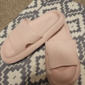 NWOT Light Pink Slide size 6